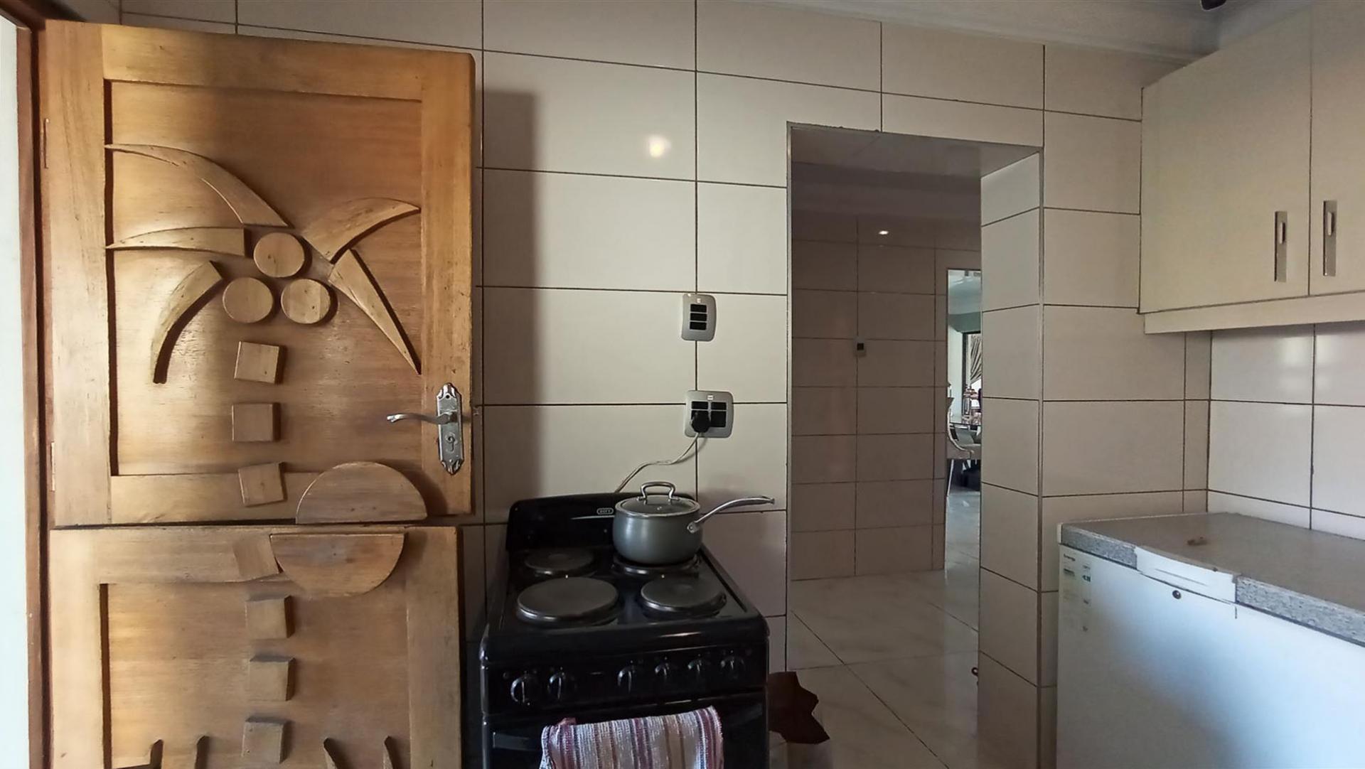 Scullery - 10 square meters of property in Aerorand