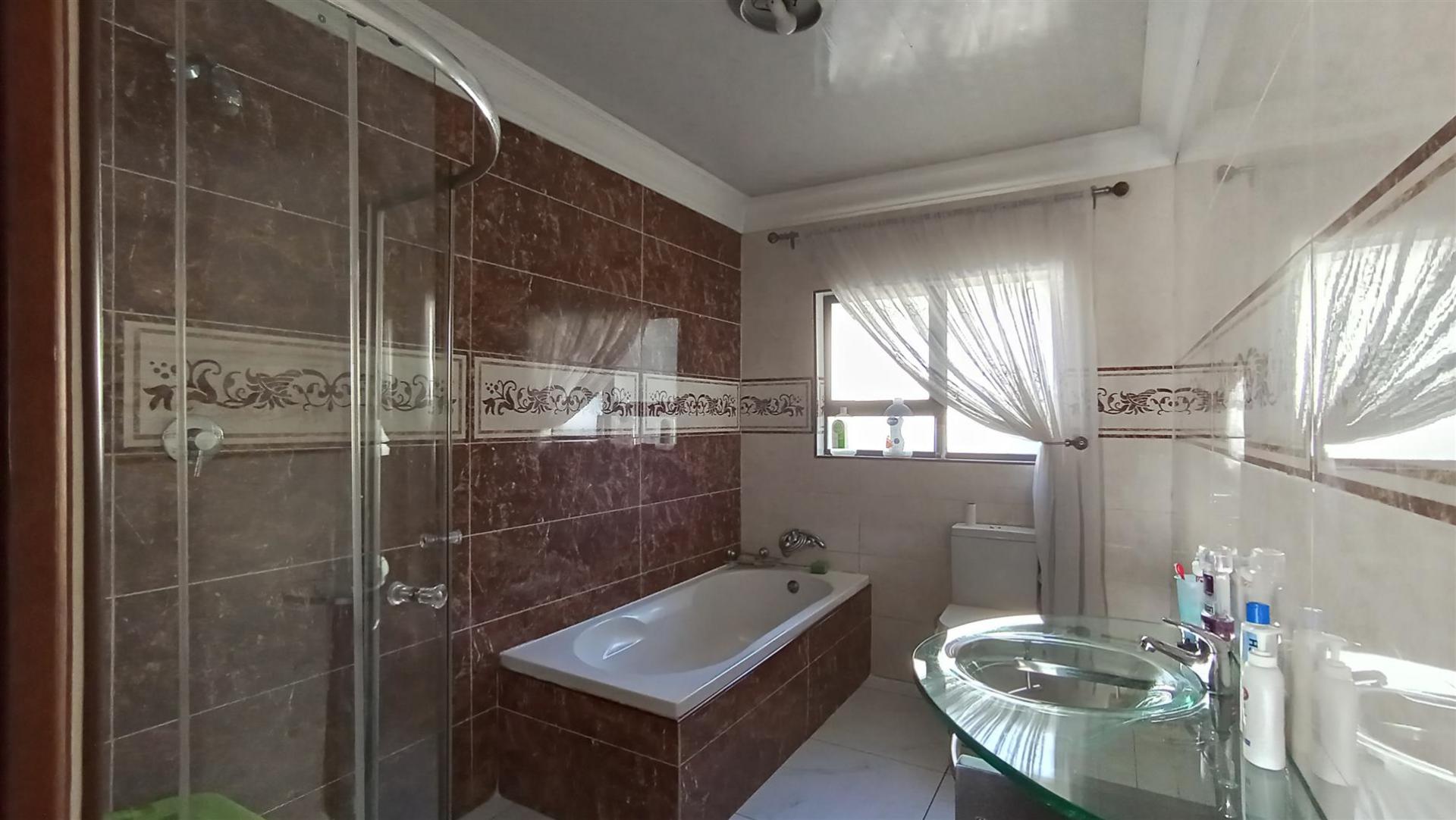 Bathroom 2 - 7 square meters of property in Aerorand