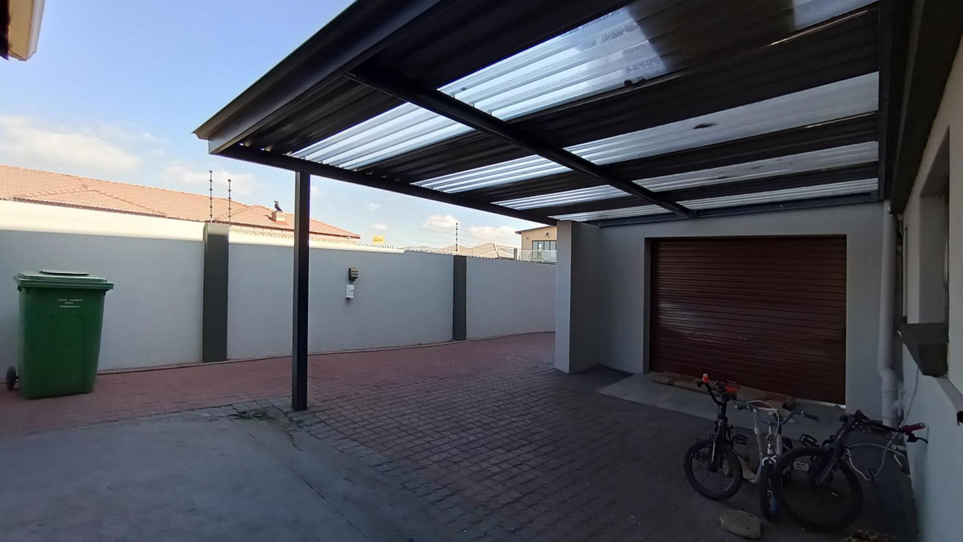 Backyard of property in Aerorand