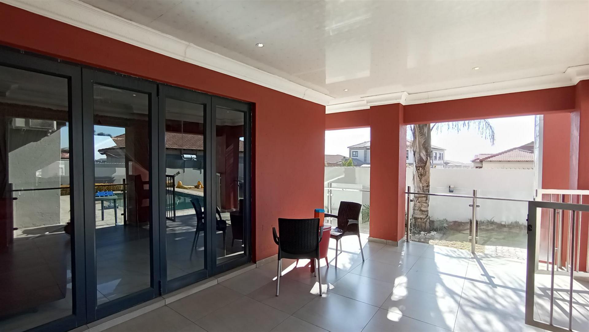 Patio of property in Aerorand