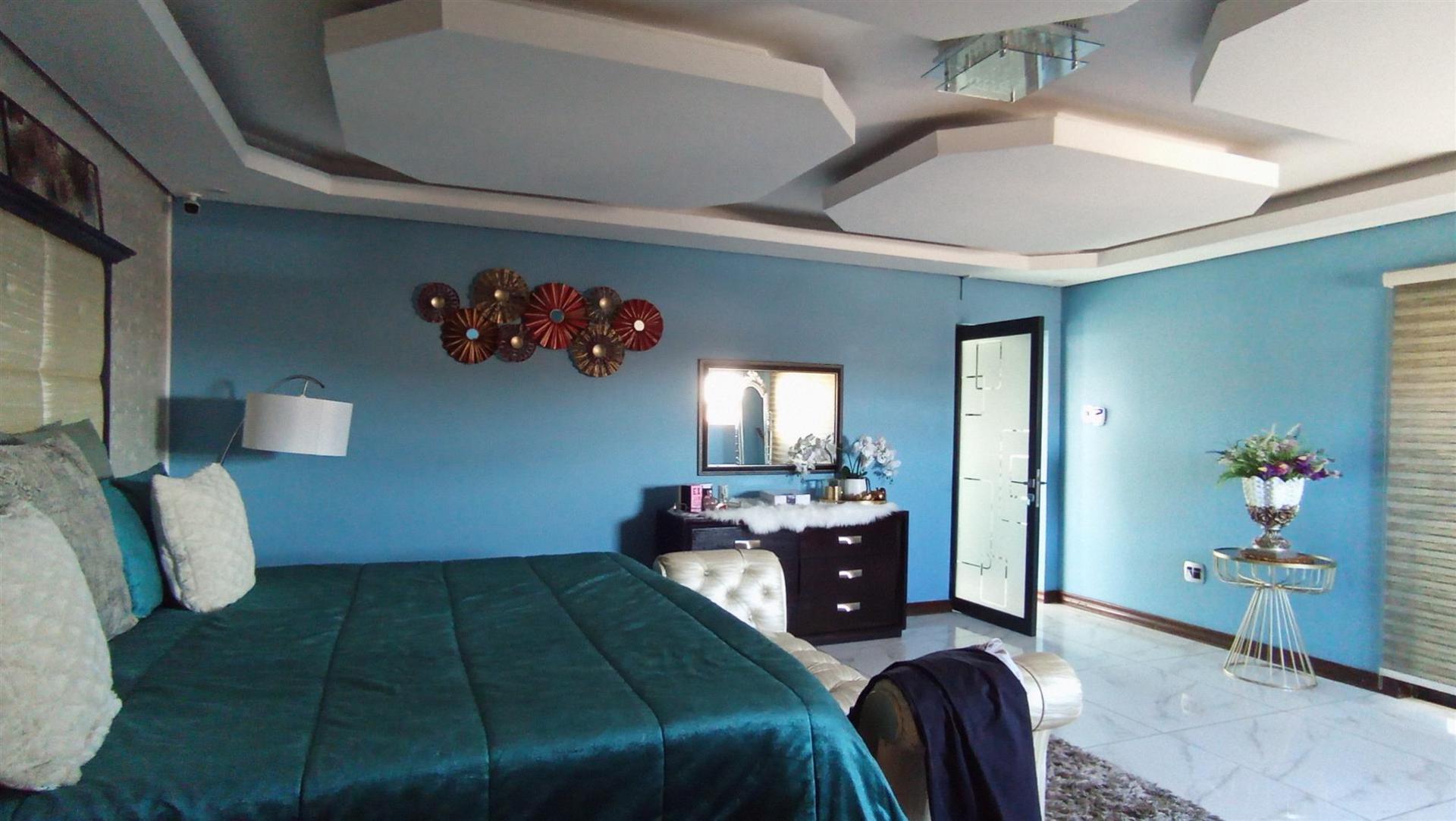 Main Bedroom - 55 square meters of property in Aerorand