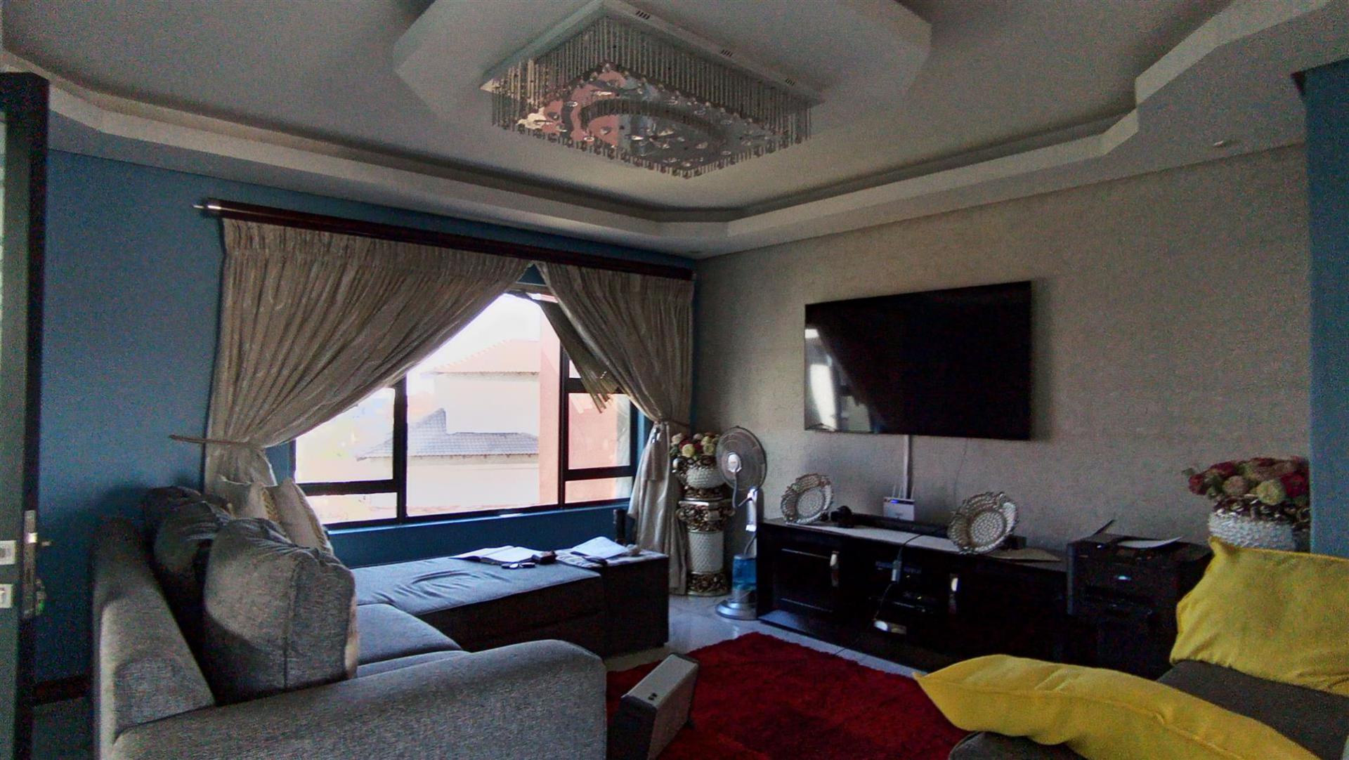 TV Room - 24 square meters of property in Aerorand