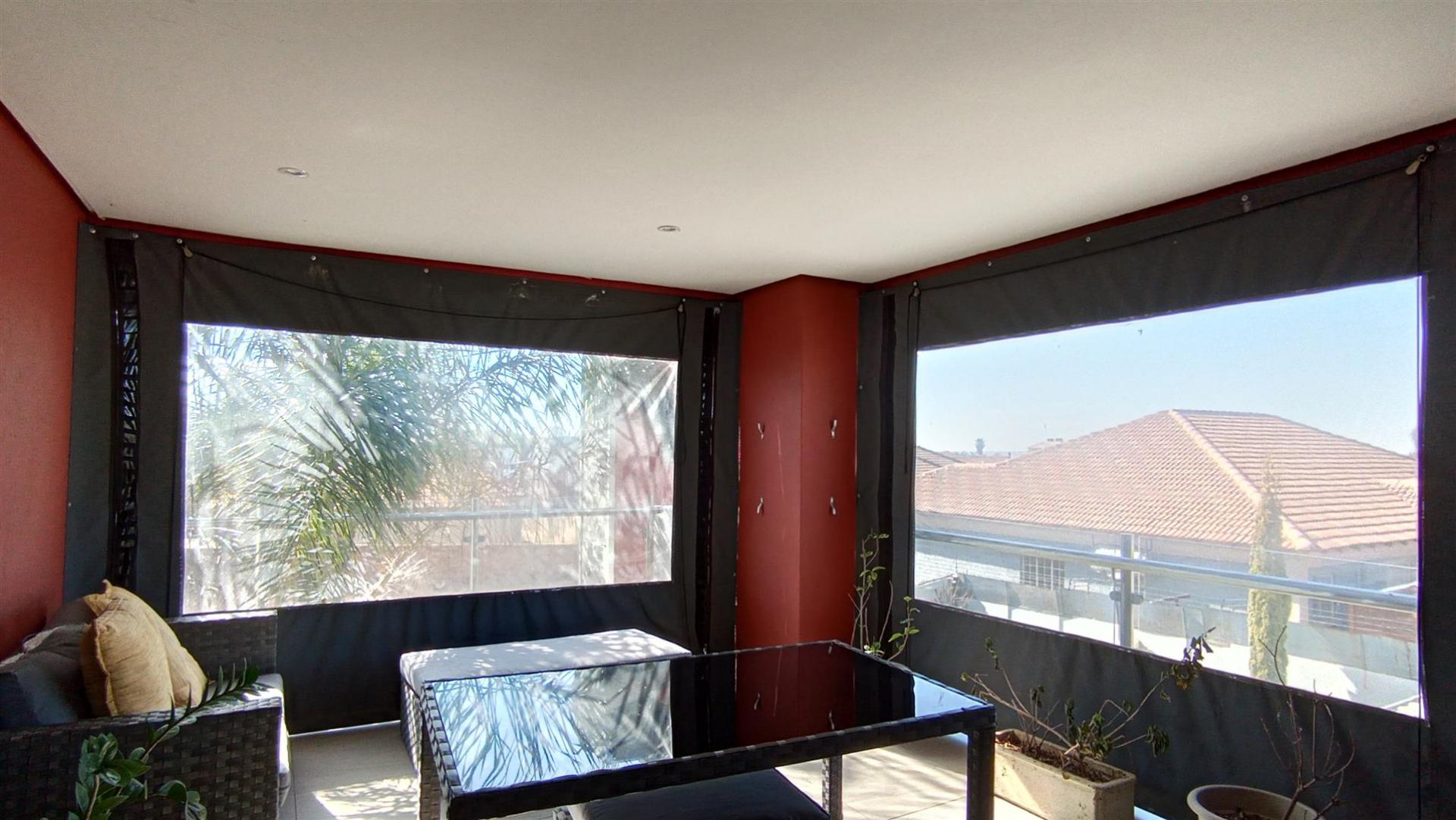 Balcony - 22 square meters of property in Aerorand