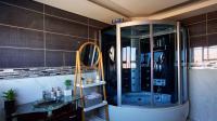 Main Bathroom - 15 square meters of property in Aerorand - MP