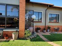 3 Bedroom 2 Bathroom Simplex for Sale for sale in Glenvista