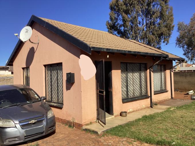 2 Bedroom House for Sale For Sale in Soweto - MR579511