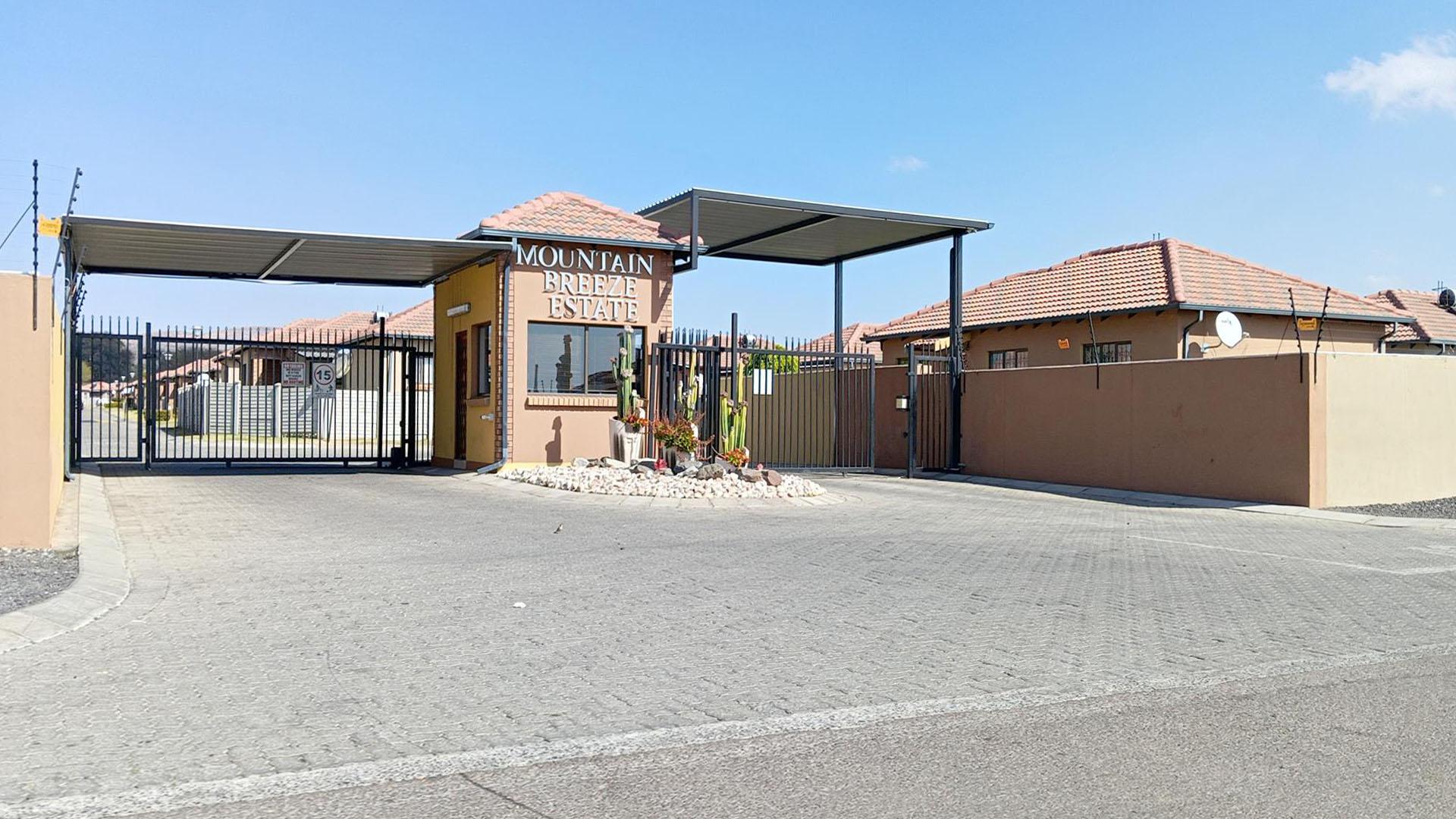 Front View of property in Waterkloof (Rustenburg)