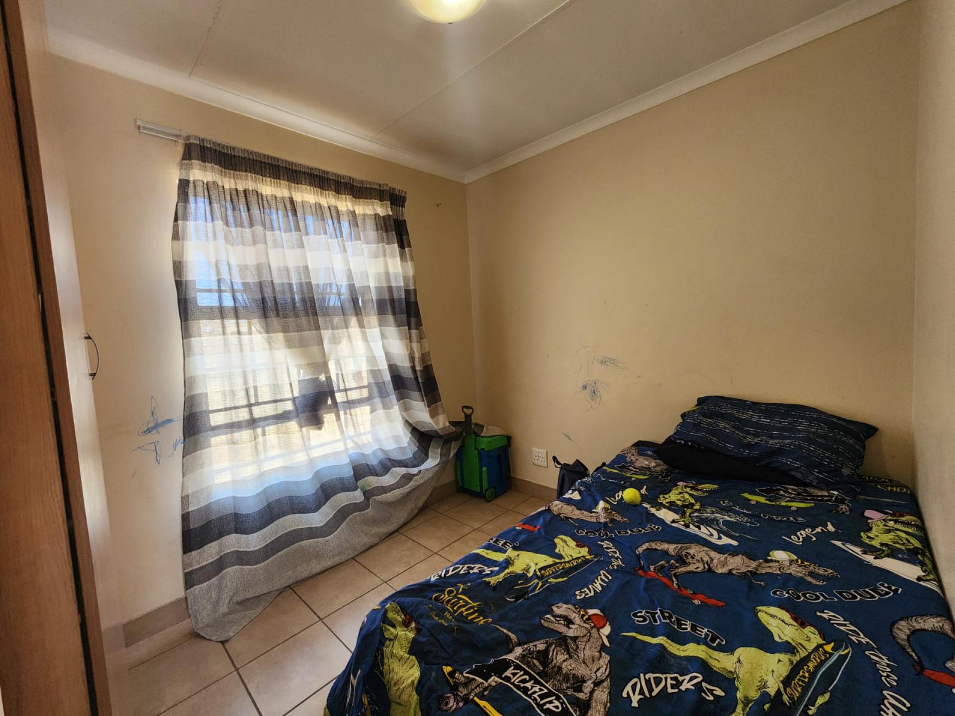 Bed Room 1 of property in Olievenhoutbos