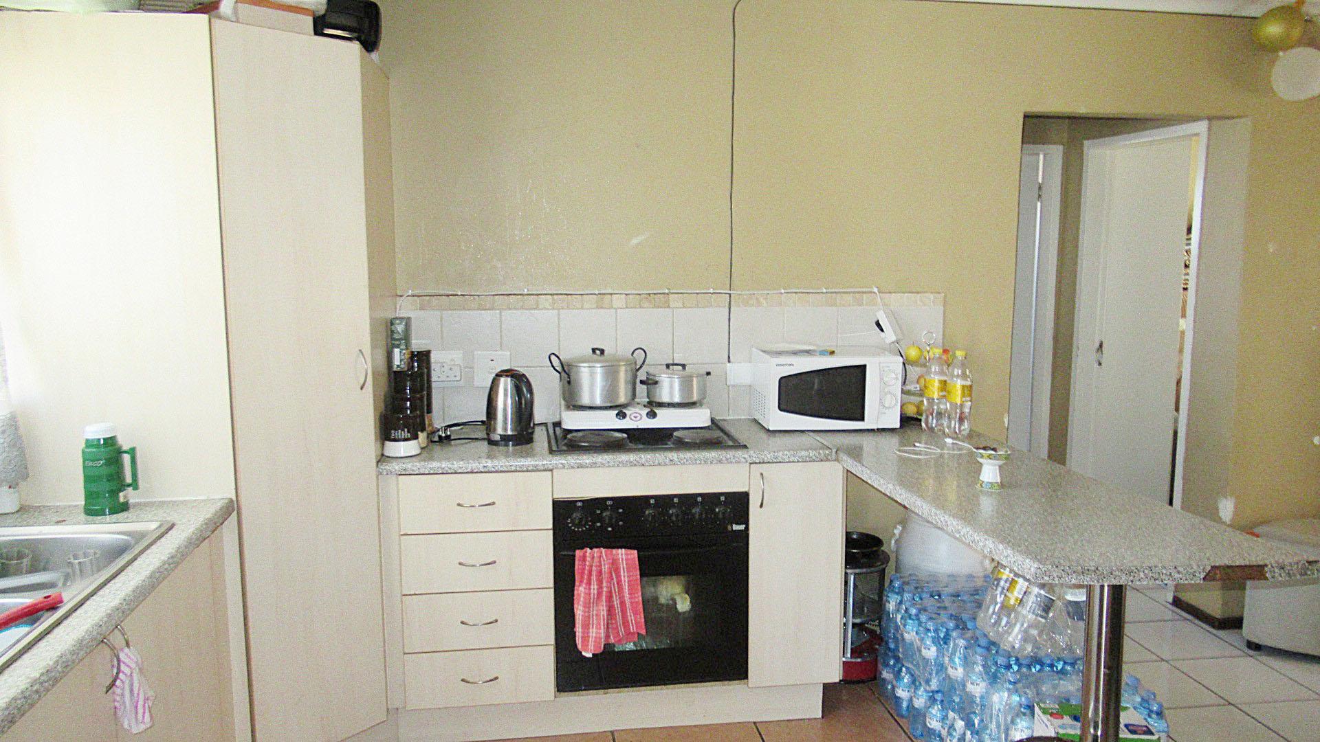 Kitchen - 14 square meters of property in Kleinfontein
