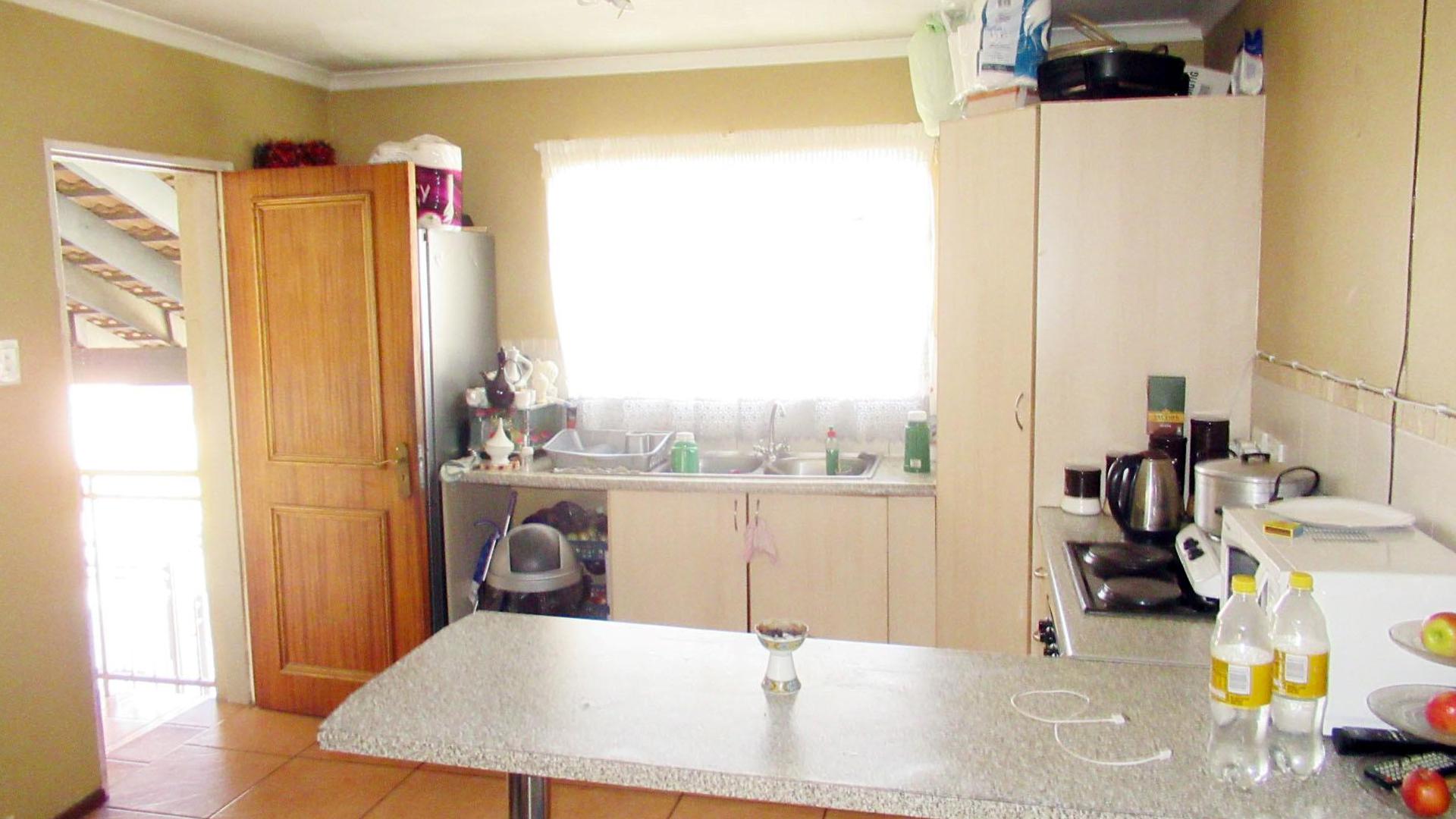 Kitchen - 14 square meters of property in Kleinfontein