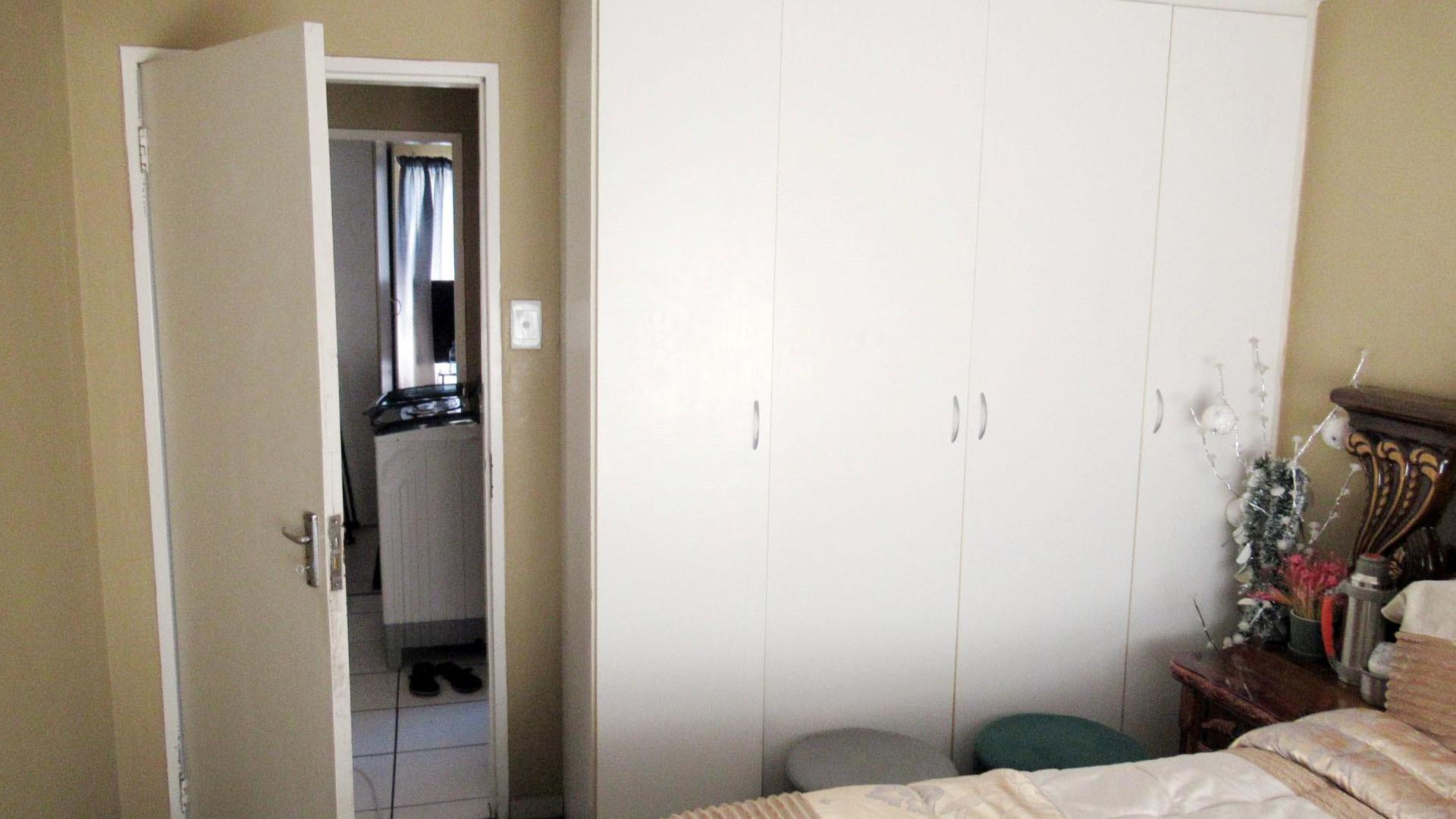 Bed Room 1 - 8 square meters of property in Kleinfontein
