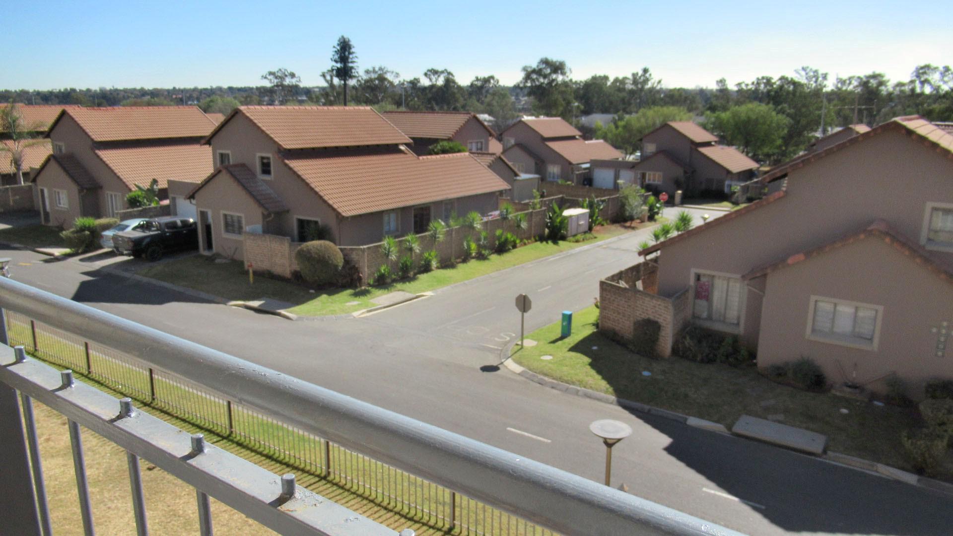 Balcony - 5 square meters of property in Kleinfontein
