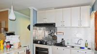 Kitchen - 11 square meters of property in The Orchards
