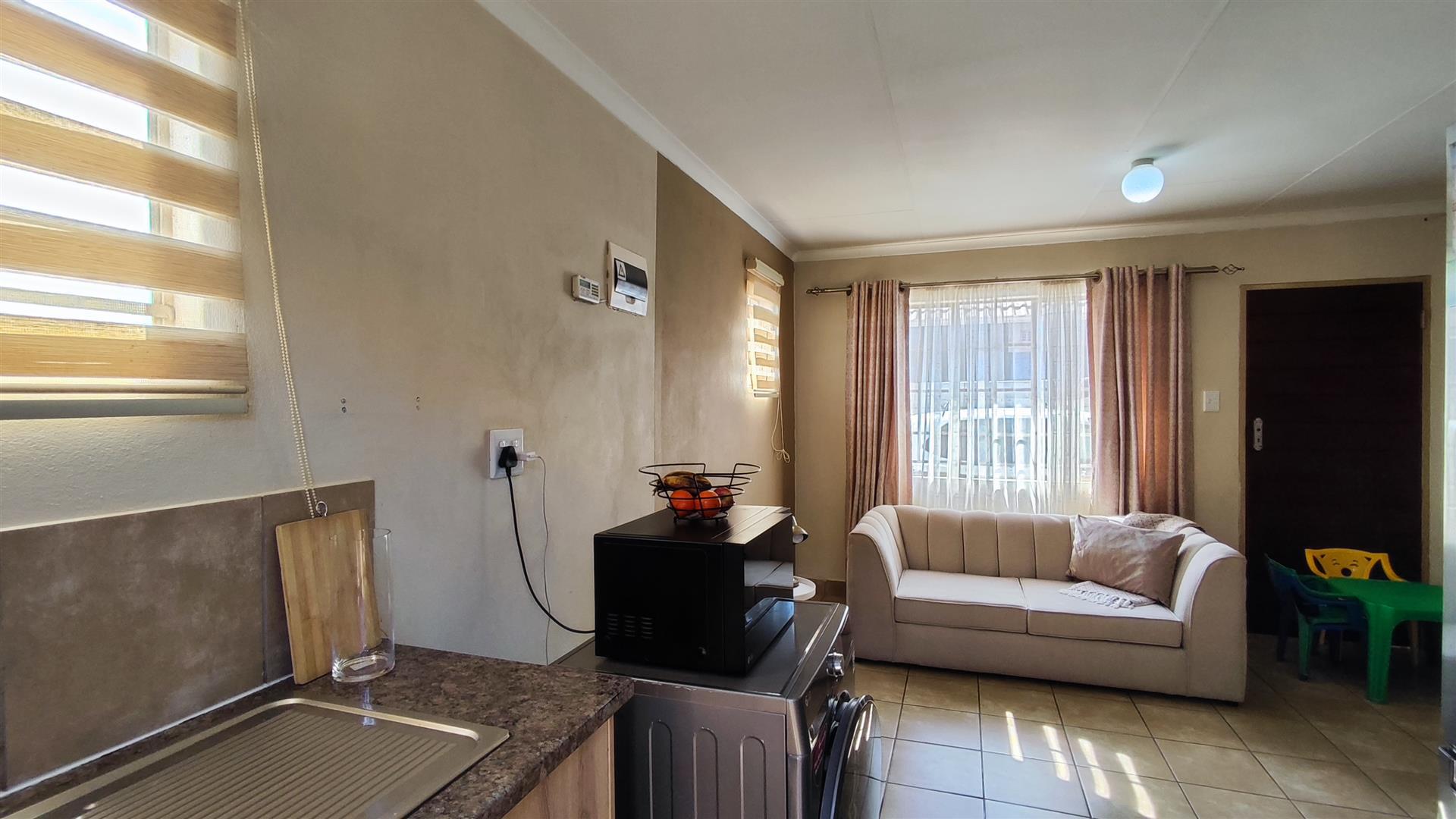 Kitchen - 6 square meters of property in Sky City