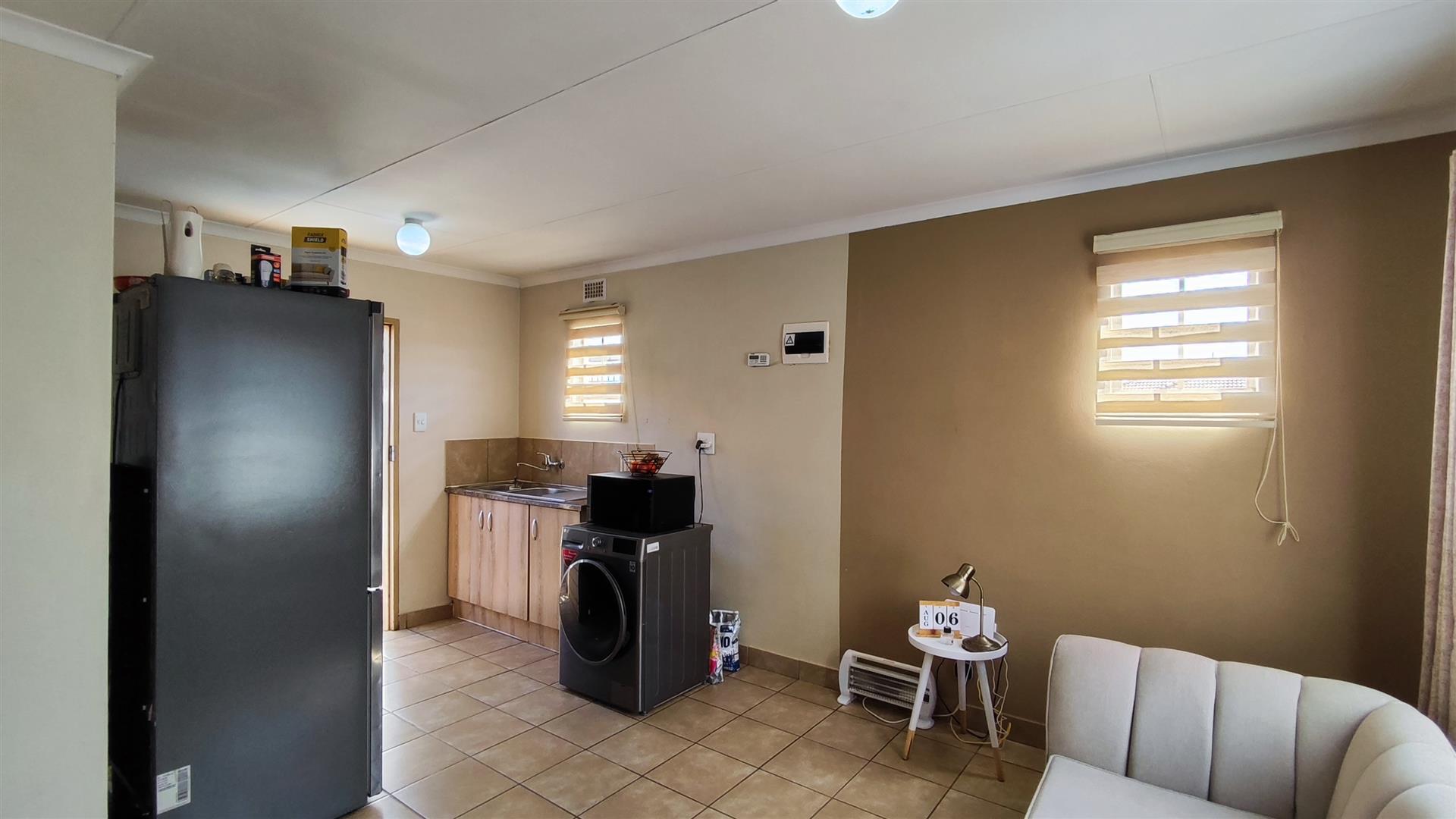 Lounges - 14 square meters of property in Sky City