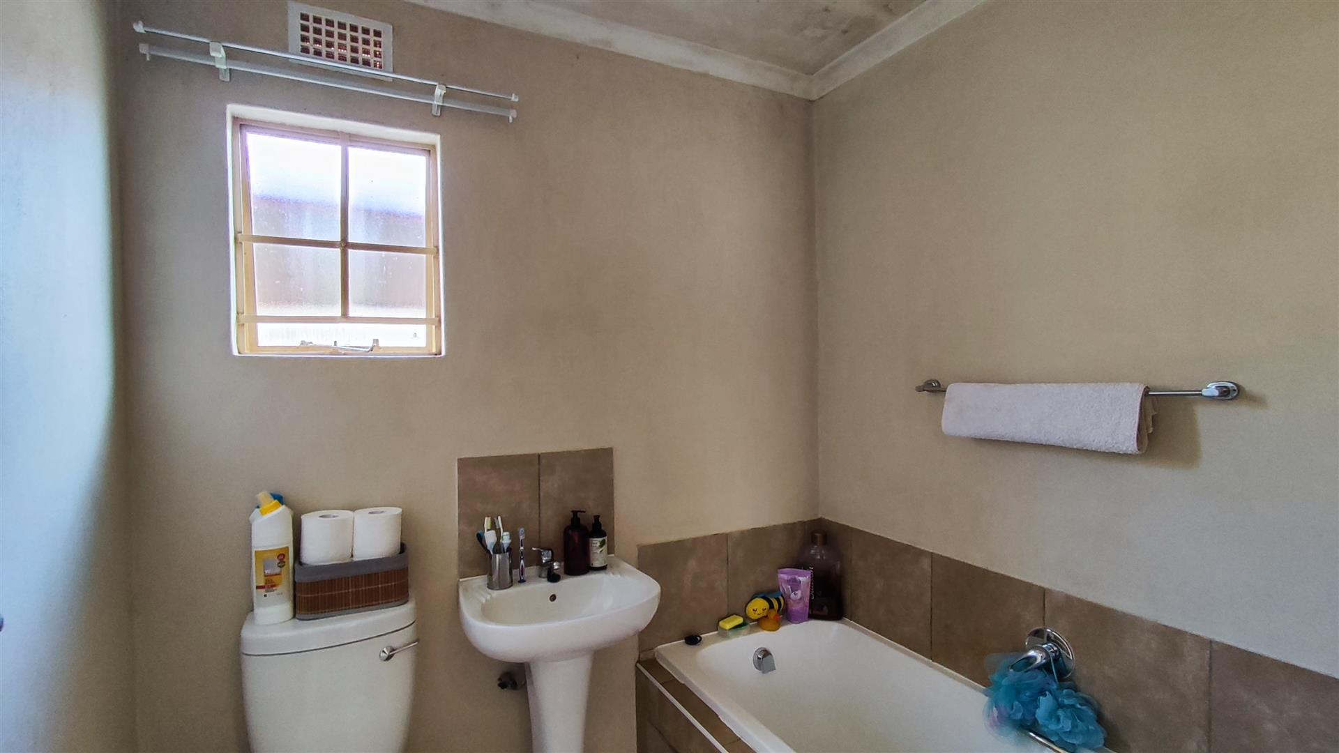 Bathroom 1 - 4 square meters of property in Sky City
