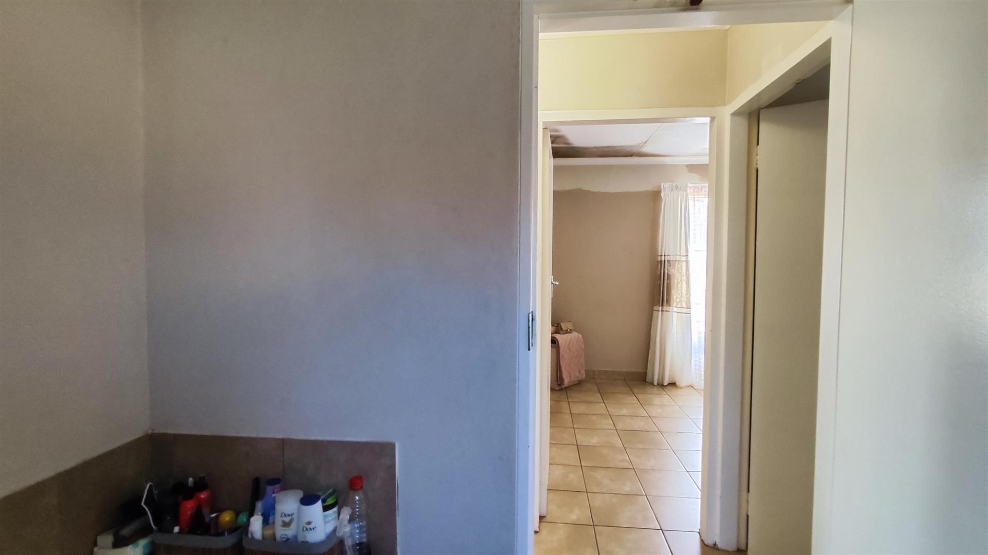 Bathroom 1 - 4 square meters of property in Sky City