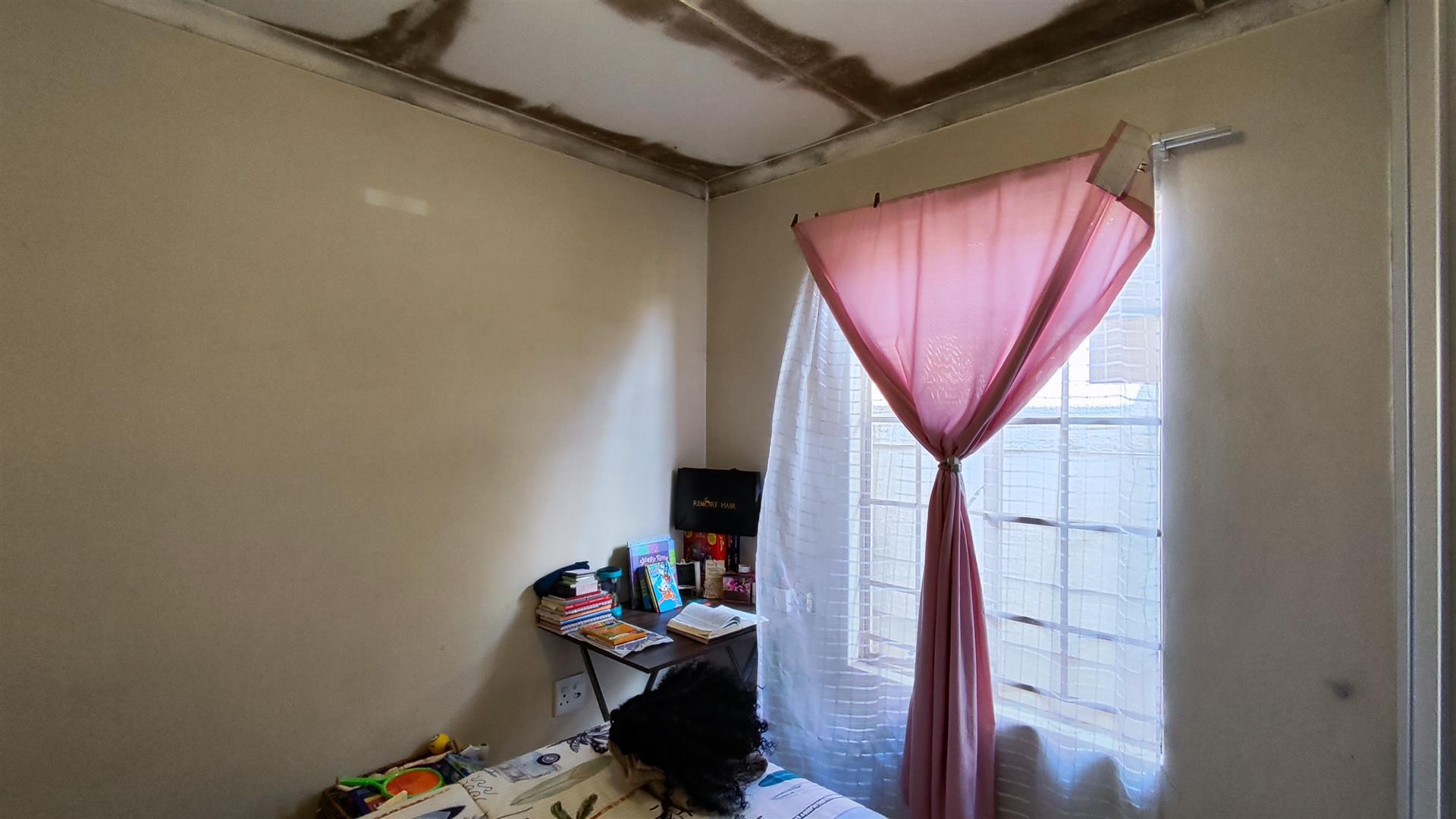 Bed Room 1 - 9 square meters of property in Sky City