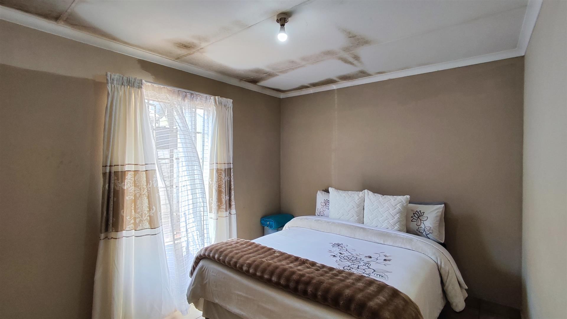 Bed Room 2 - 13 square meters of property in Sky City