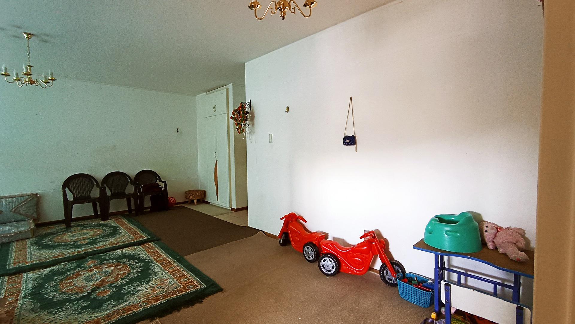 Dining Room - 7 square meters of property in Bellville