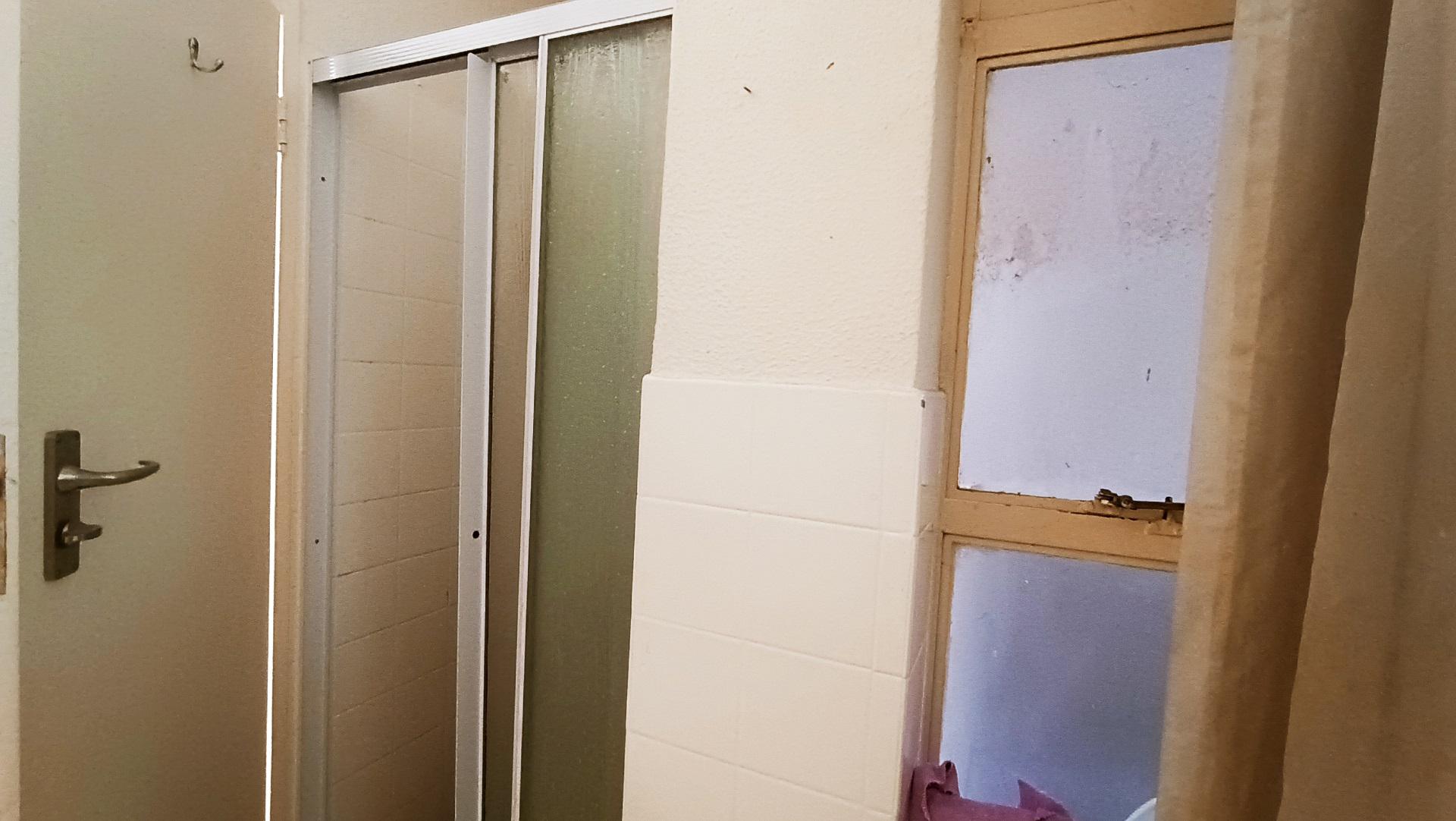 Bathroom 1 - 5 square meters of property in Bellville