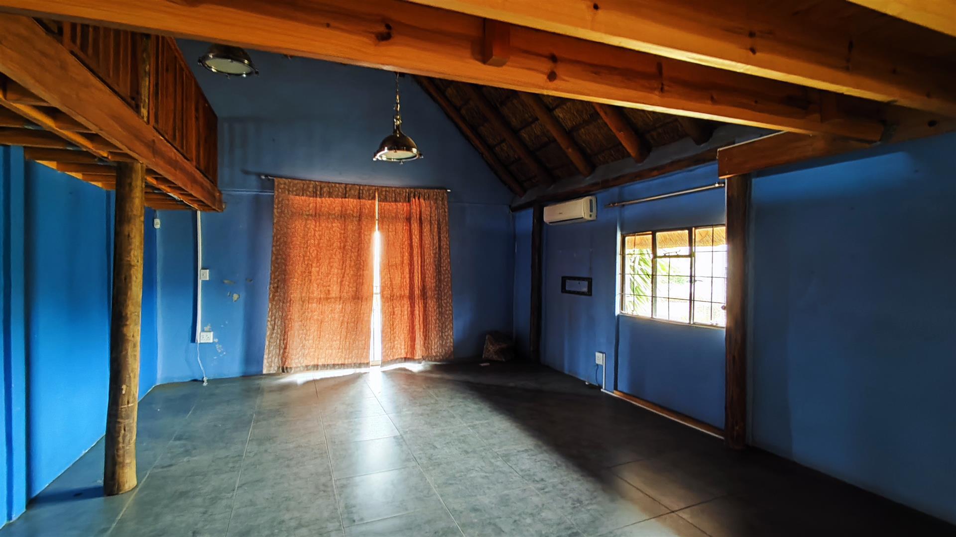 Lounges - 39 square meters of property in Vaalmarina