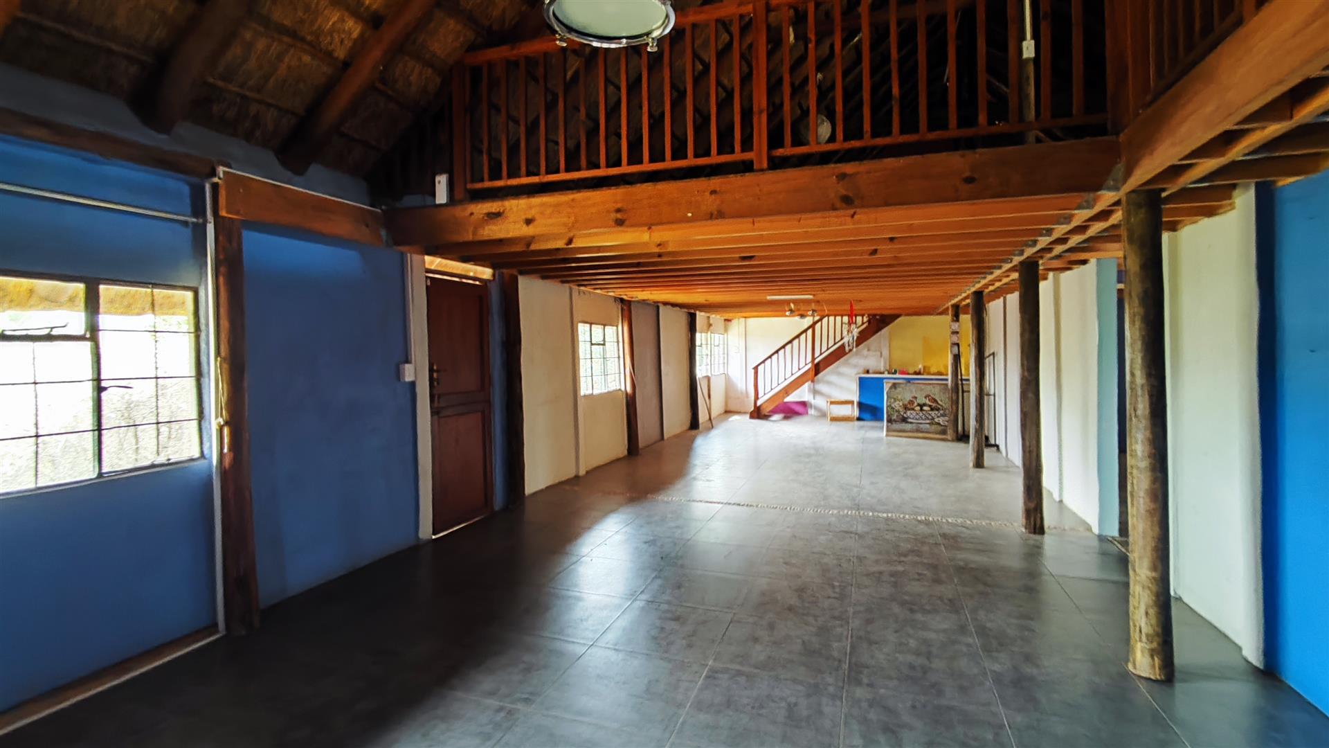 Lounges - 39 square meters of property in Vaalmarina