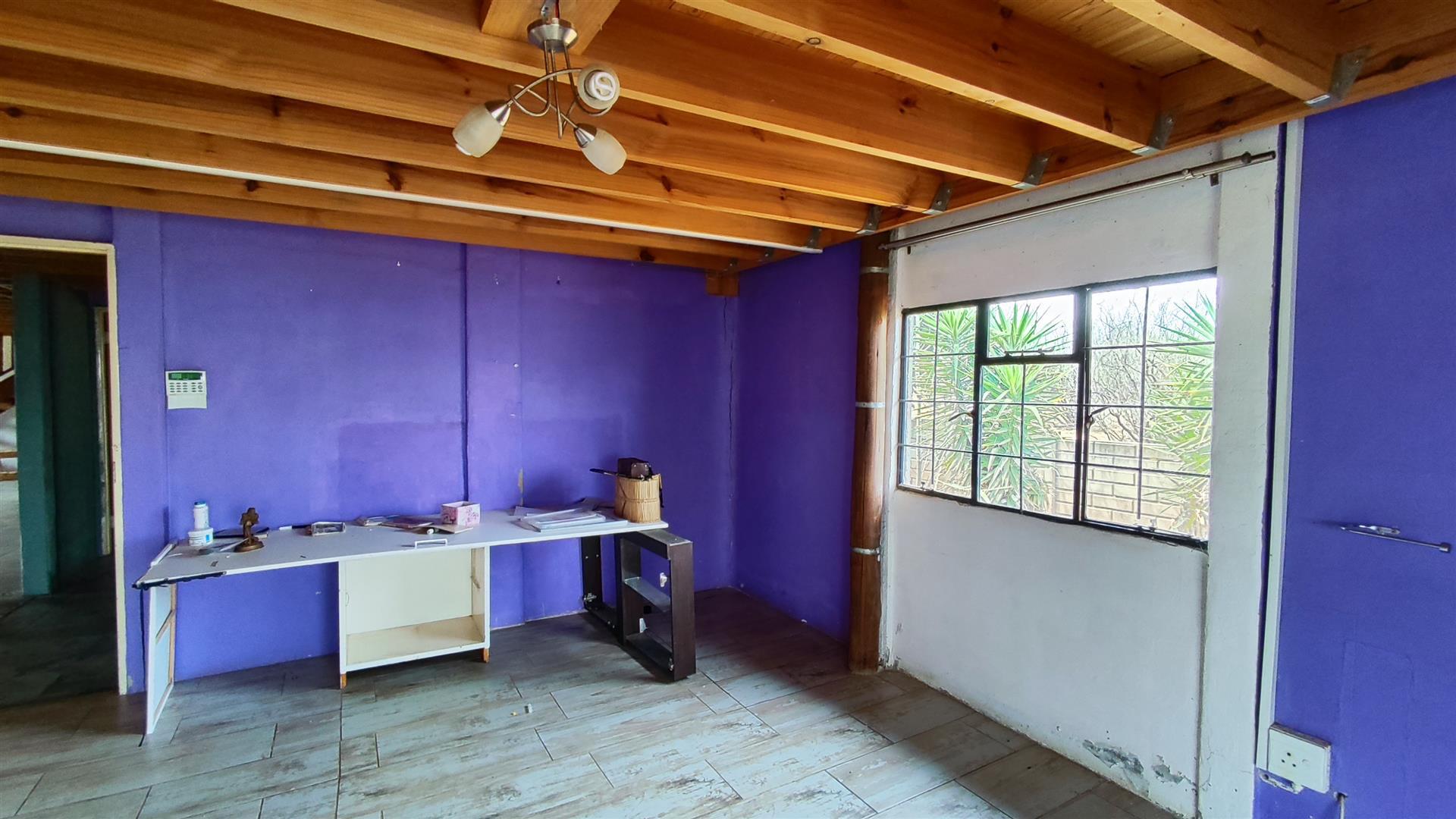 Bed Room 1 - 24 square meters of property in Vaalmarina