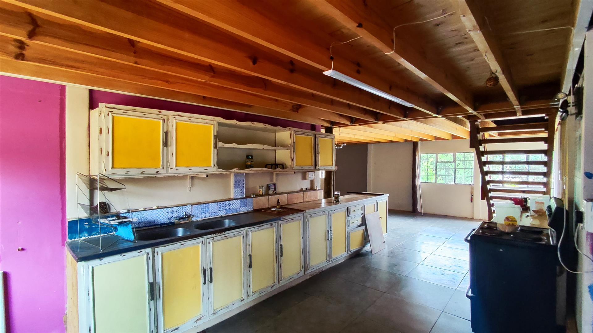 Kitchen - 20 square meters of property in Vaalmarina