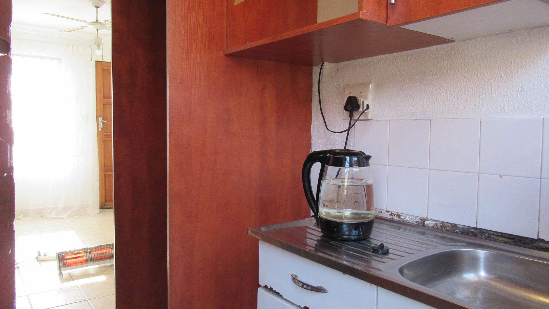 Kitchen - 4 square meters of property in Protea Glen