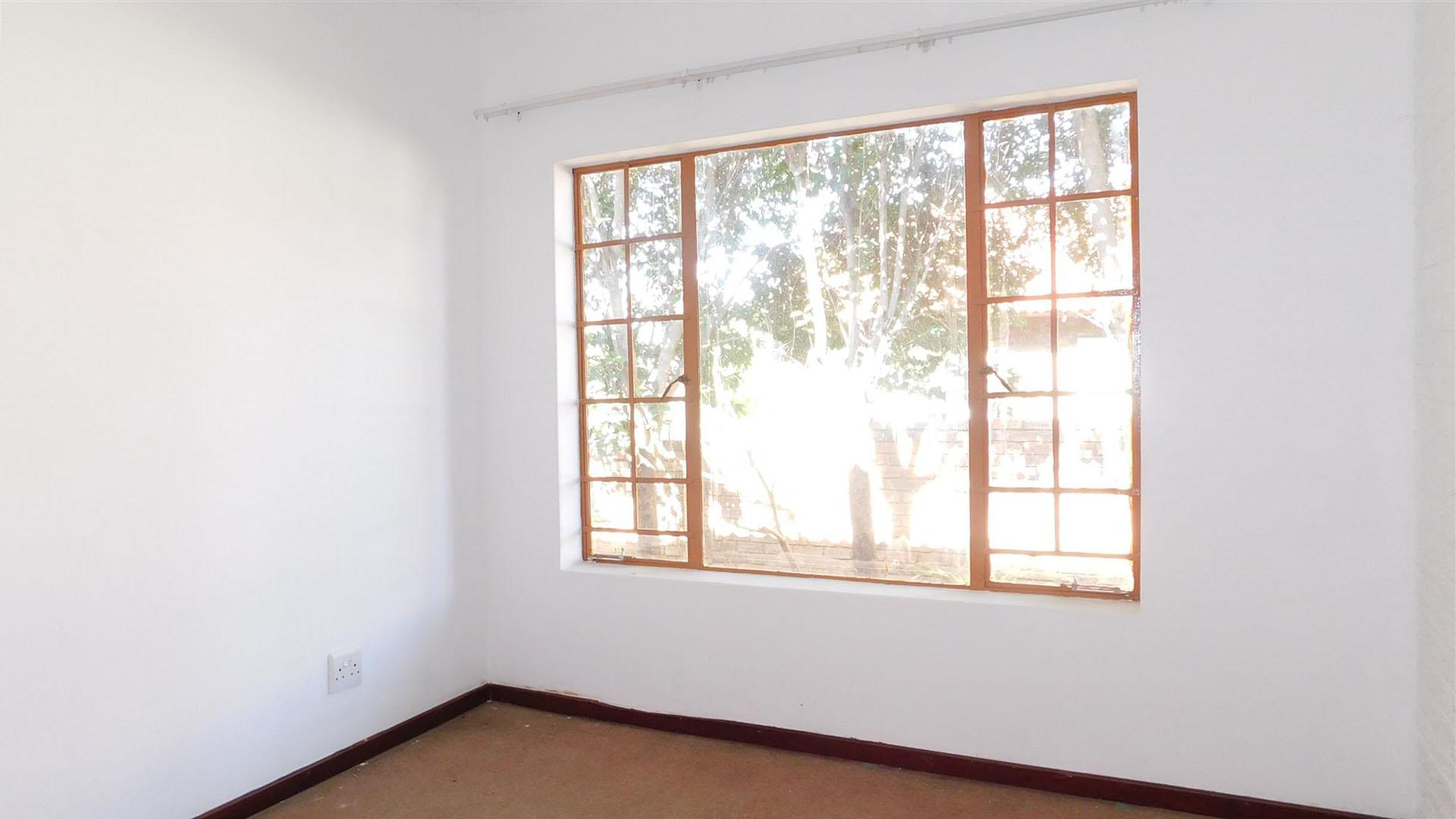 Bed Room 2 - 11 square meters of property in Thatchfield Gardens