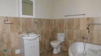 Bathroom 1 - 7 square meters of property in Thatchfield Gardens