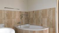Bathroom 1 - 7 square meters of property in Thatchfield Gardens
