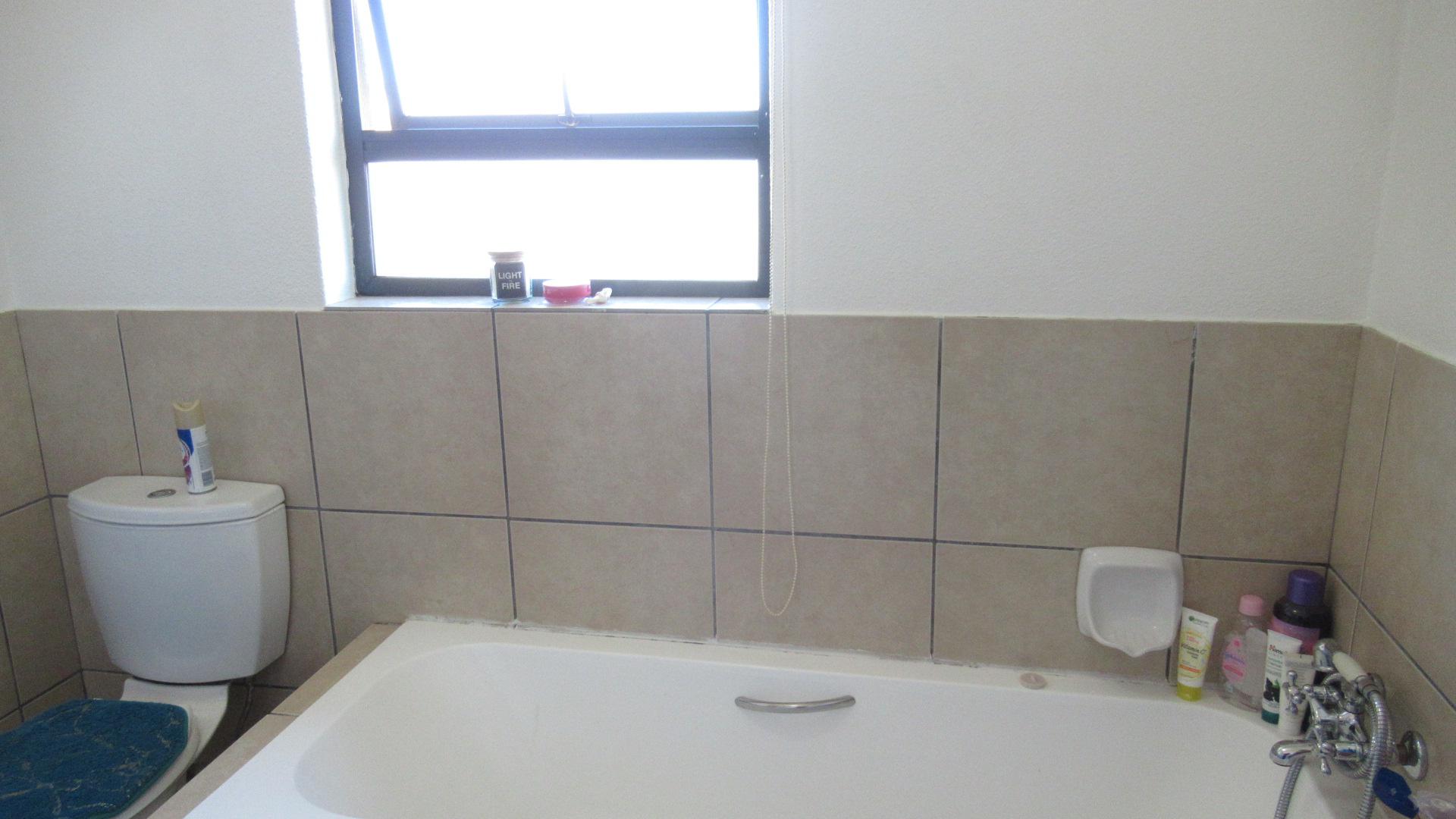 Bathroom 1 - 6 square meters of property in Alberton