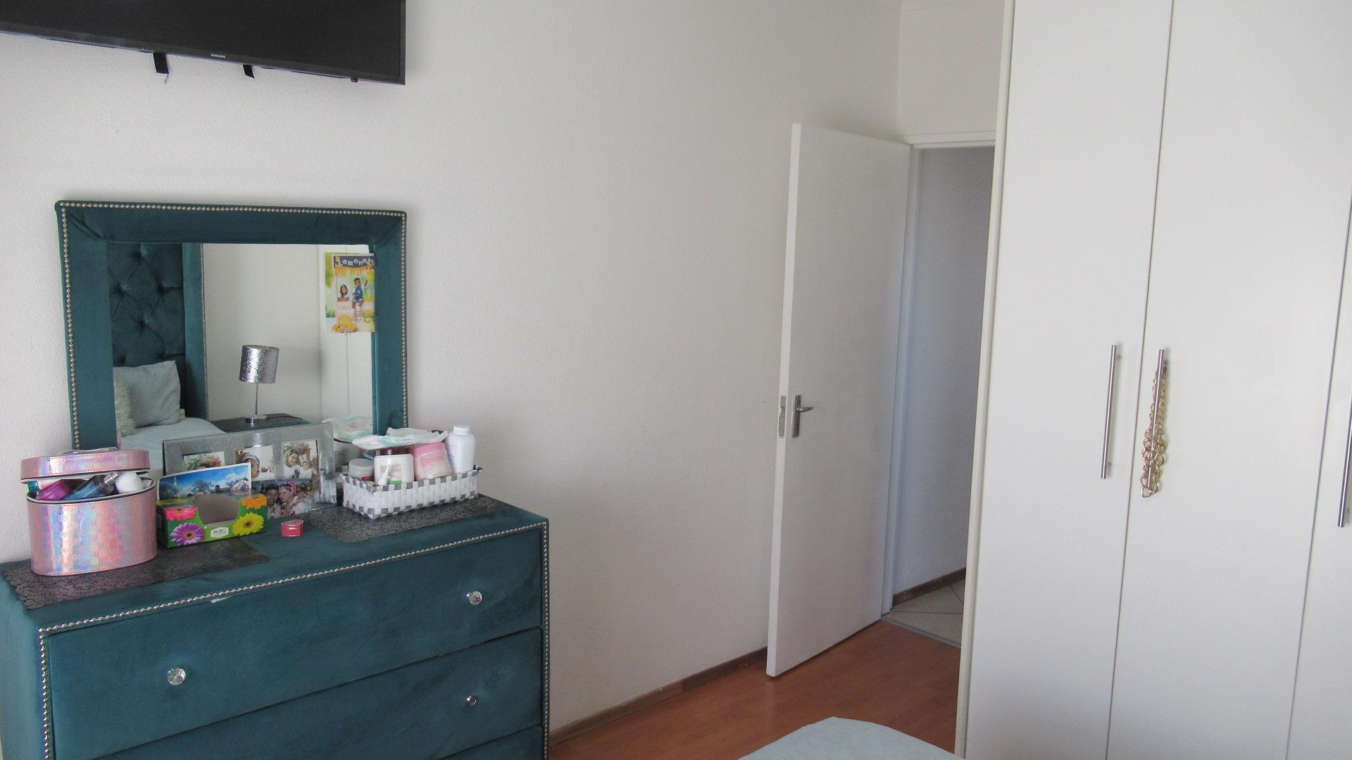 Main Bedroom - 12 square meters of property in Alberton