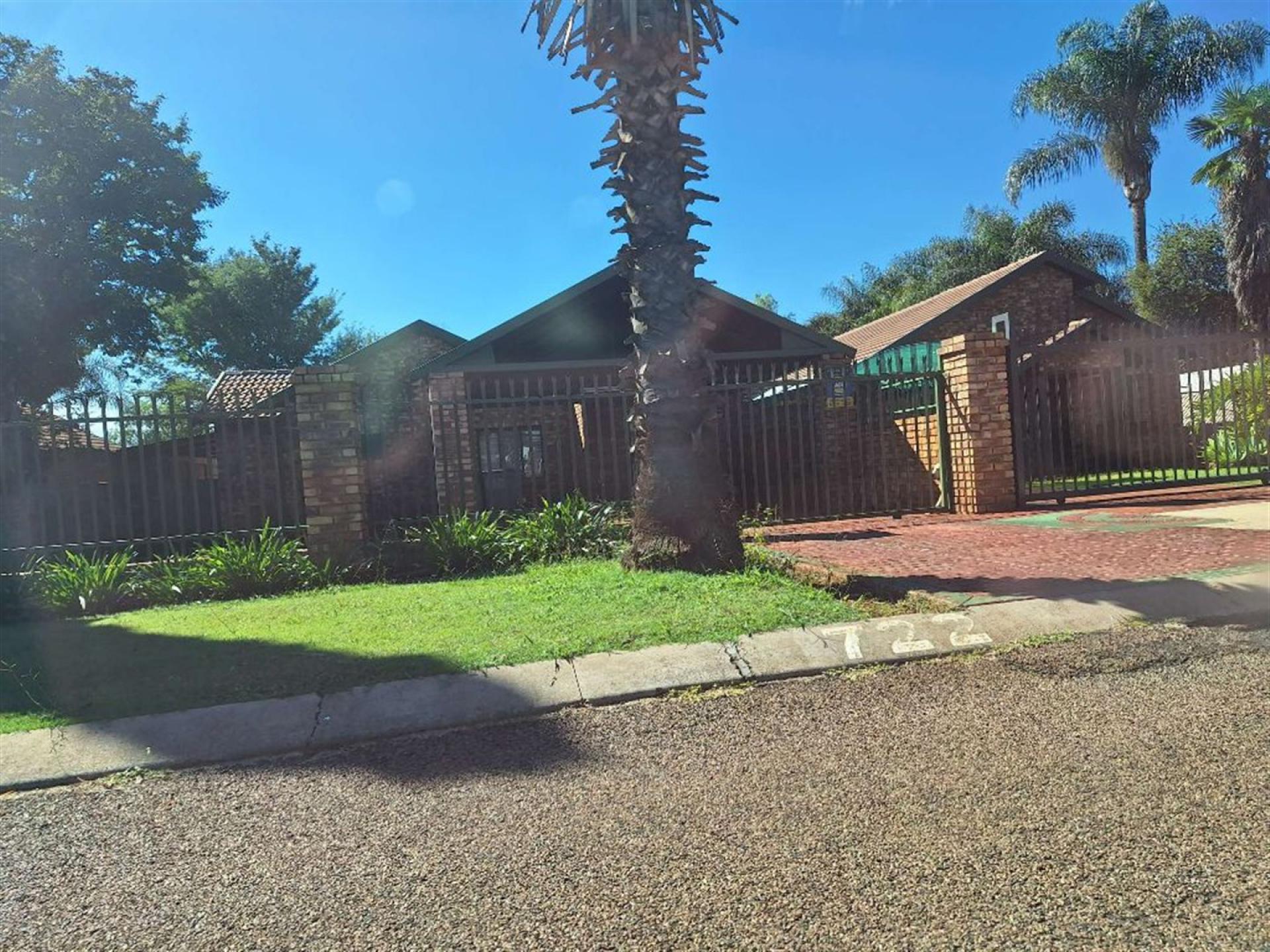 Front View of property in Doornpoort