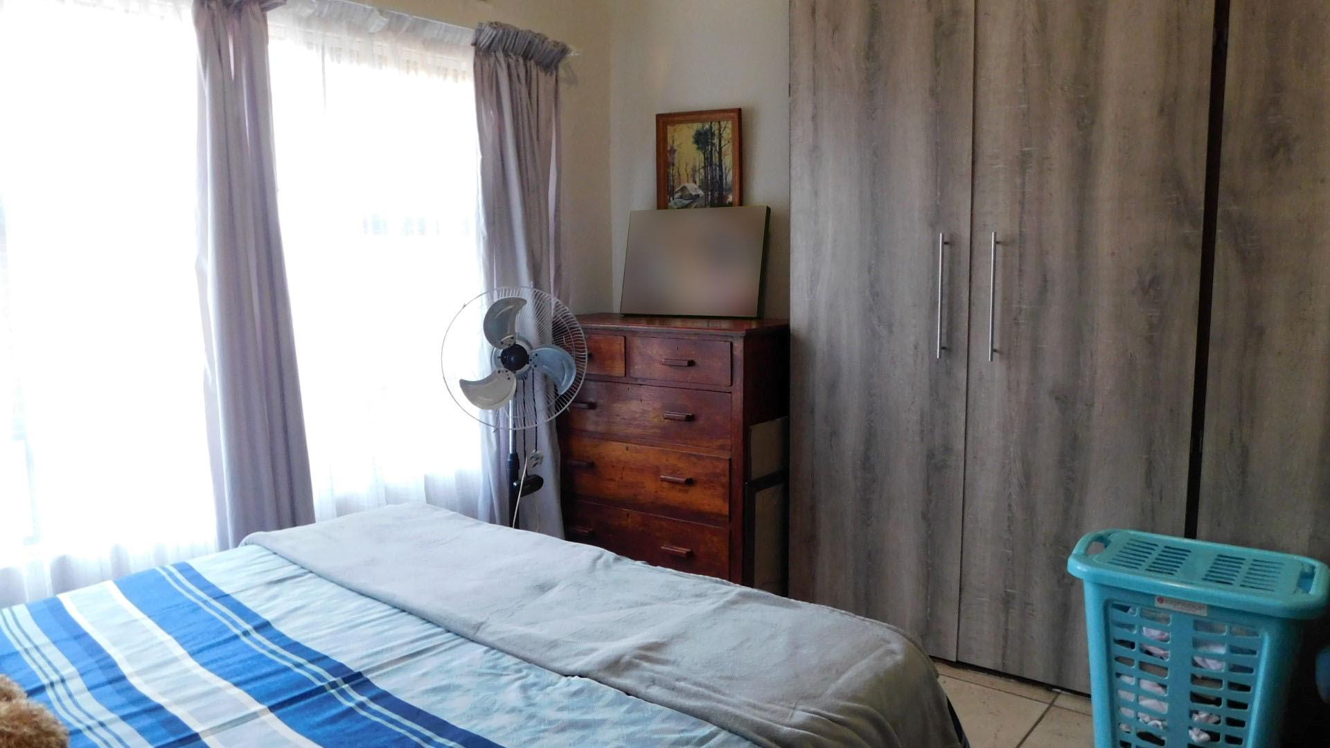 Bed Room 2 - 15 square meters of property in Glenmore (KZN)