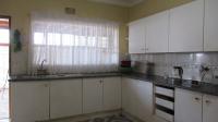 Kitchen - 16 square meters of property in Burgershoop 