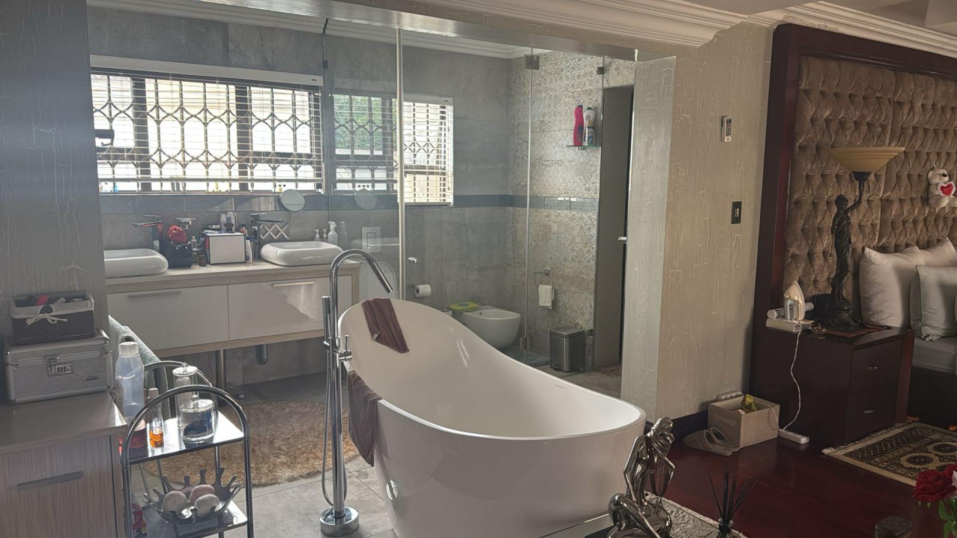 Bathroom 1 of property in Raslouw