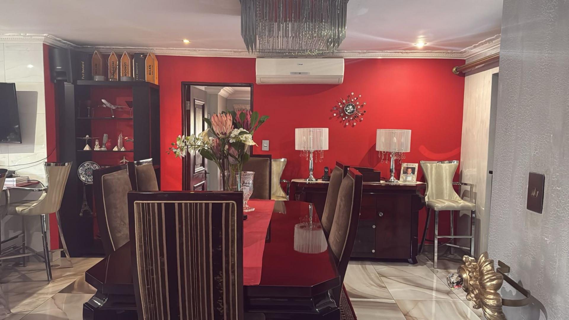 Dining Room of property in Raslouw