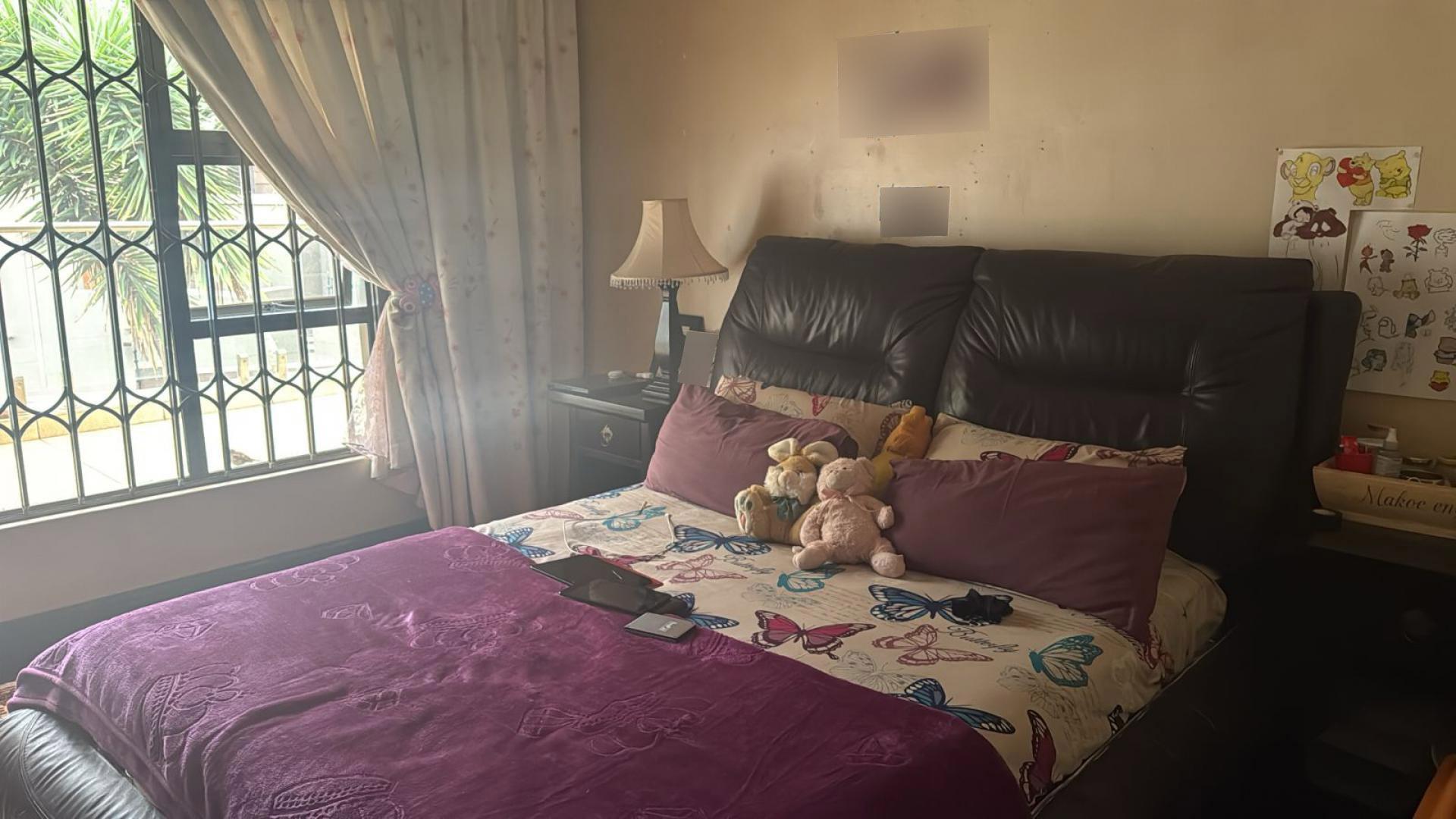 Bed Room 5+ of property in Raslouw