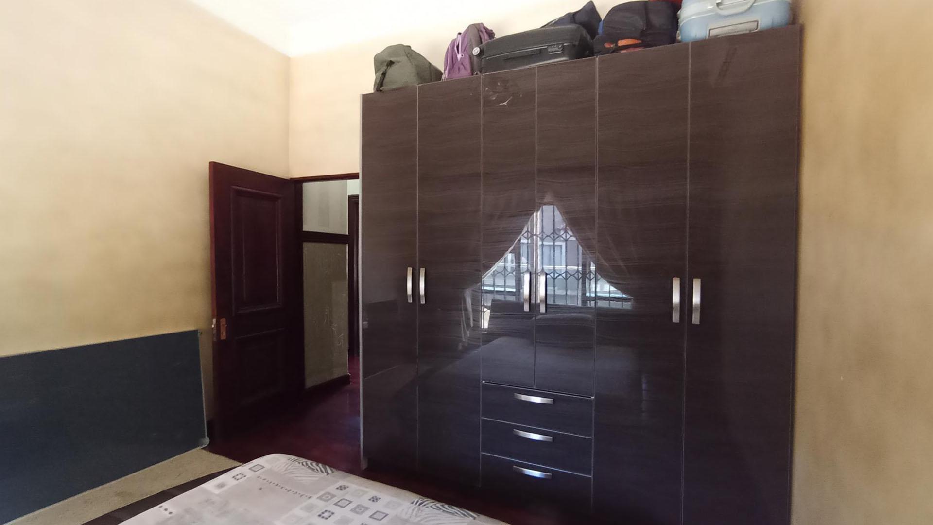Bed Room 5+ - 27 square meters of property in Raslouw