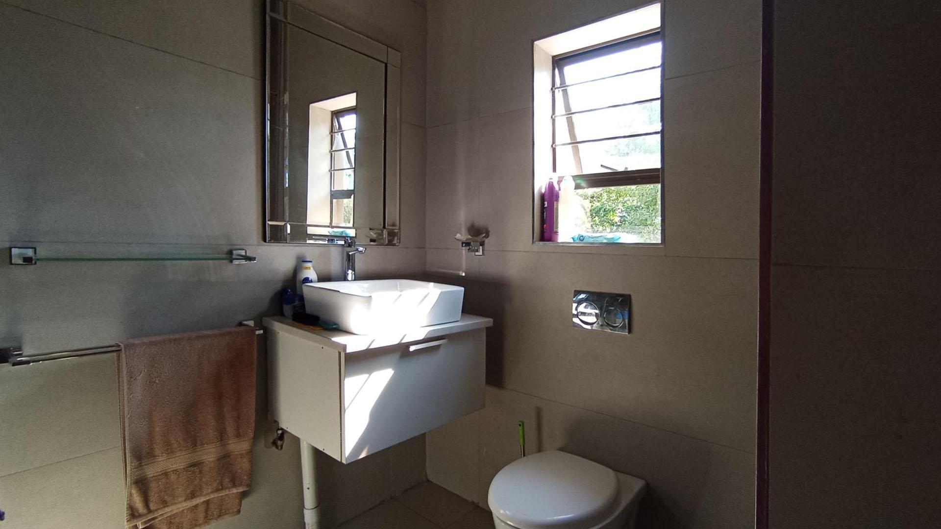 Bathroom 3+ - 14 square meters of property in Raslouw