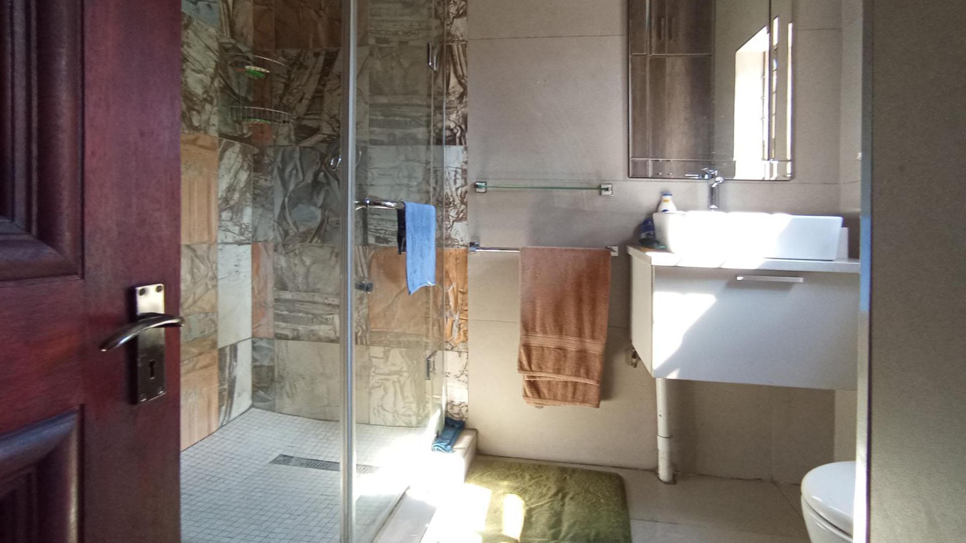 Bathroom 3+ - 14 square meters of property in Raslouw