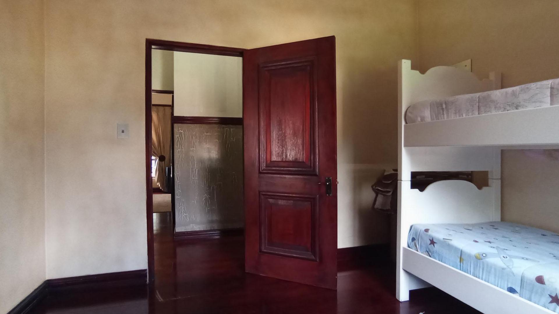 Bed Room 5+ - 27 square meters of property in Raslouw