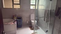 Bathroom 3+ of property in Raslouw