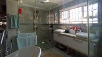 Main Bathroom - 12 square meters of property in Raslouw
