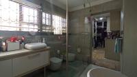 Main Bathroom - 12 square meters of property in Raslouw