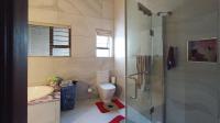 Bathroom 2 - 13 square meters of property in Raslouw