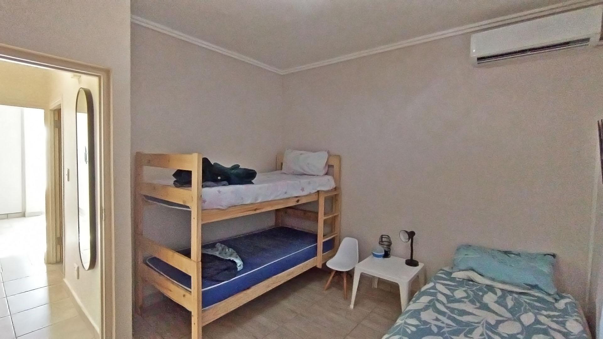 Bed Room 1 - 15 square meters of property in Ballito